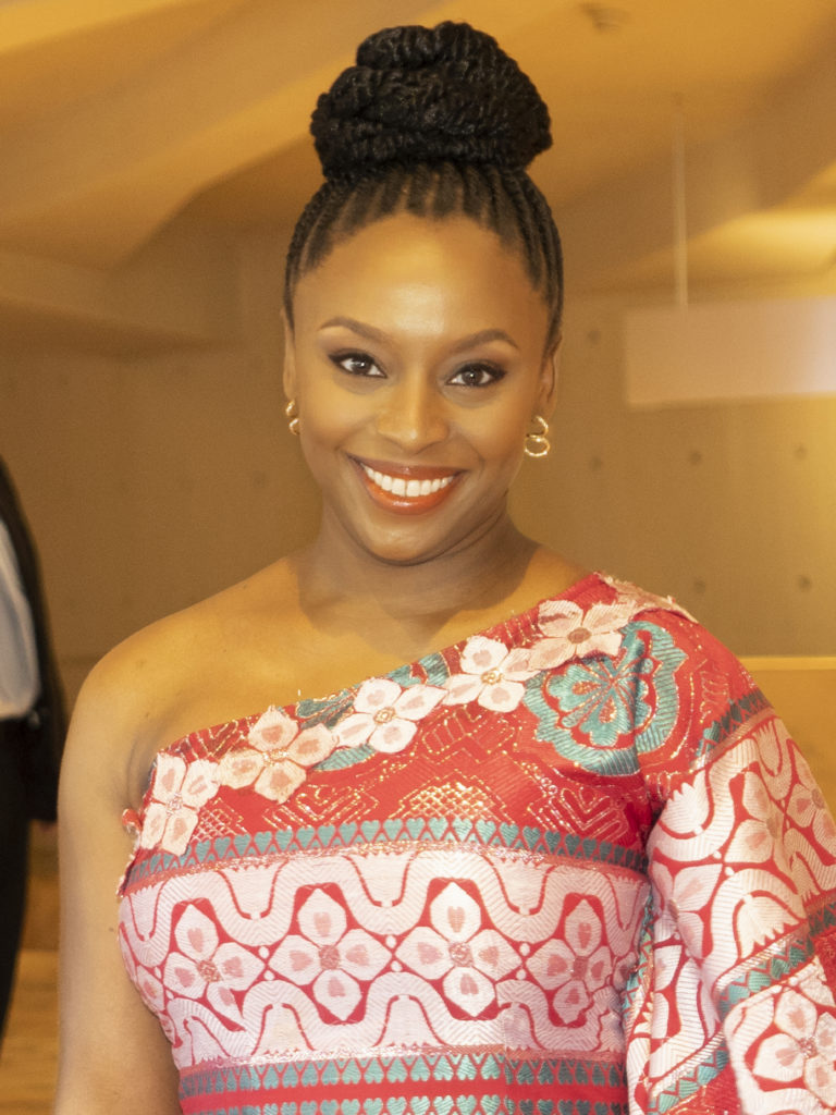 Chimamanda Ngozi Adichie – Wikipédia, a enciclopédia livre