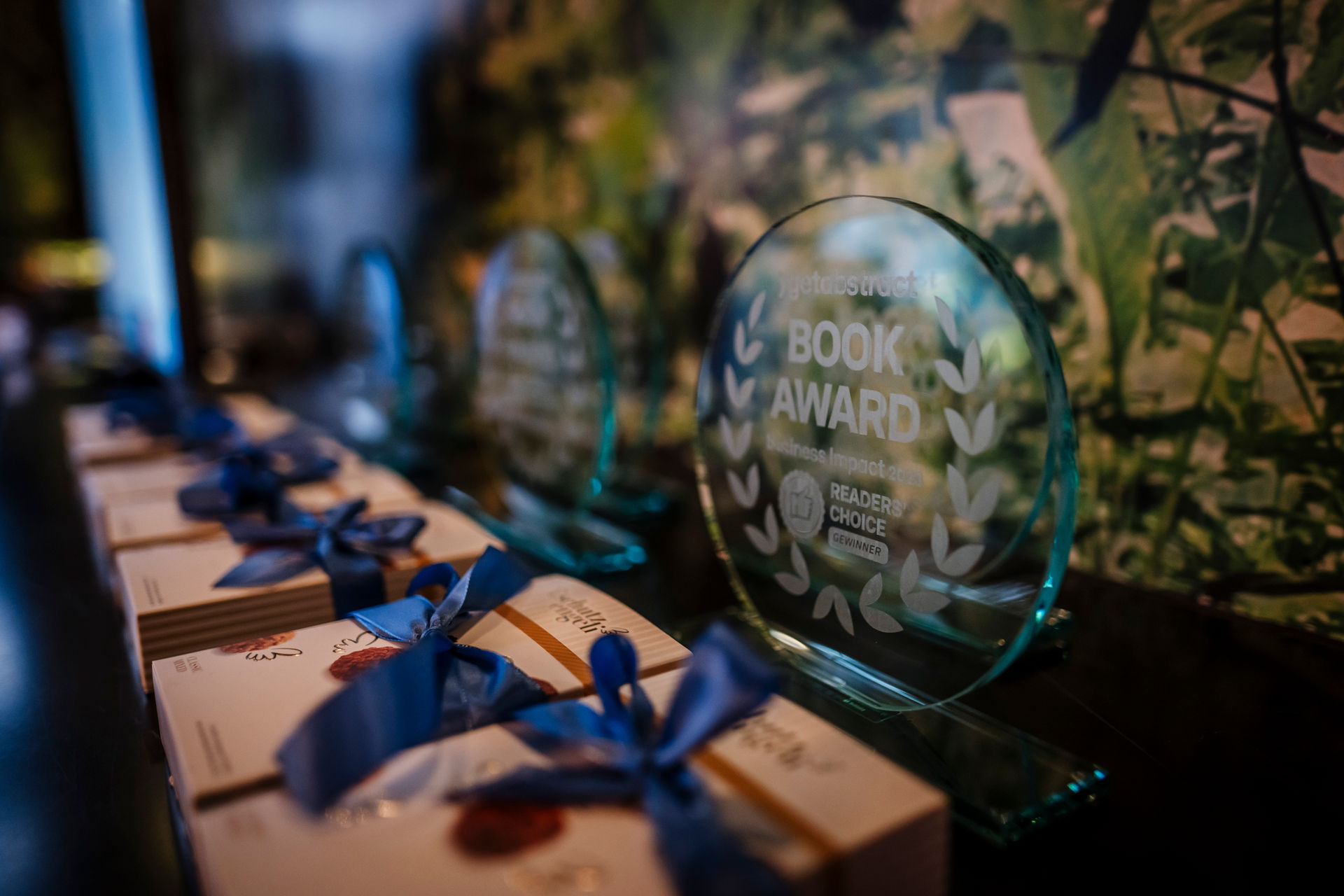 „Grüne fahren SUV und Joggen macht unsterblich“ und„More than a Glitch“ gewinnen den getAbstract International Book Award 2023